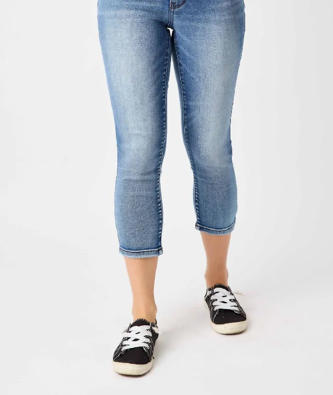 Mid Rise Contrast Wash Capri In Denim